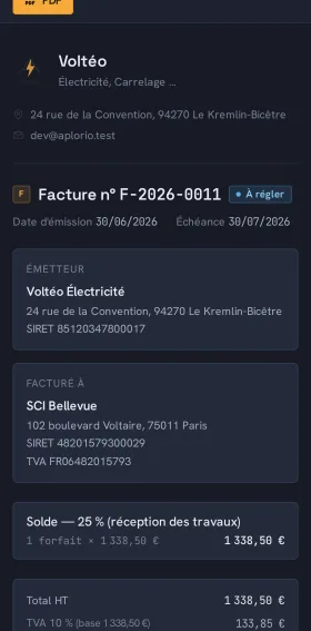 La page publique d’une facture Aplorio : le client voit le montant à régler, copie l’IBAN et télécharge le PDF.